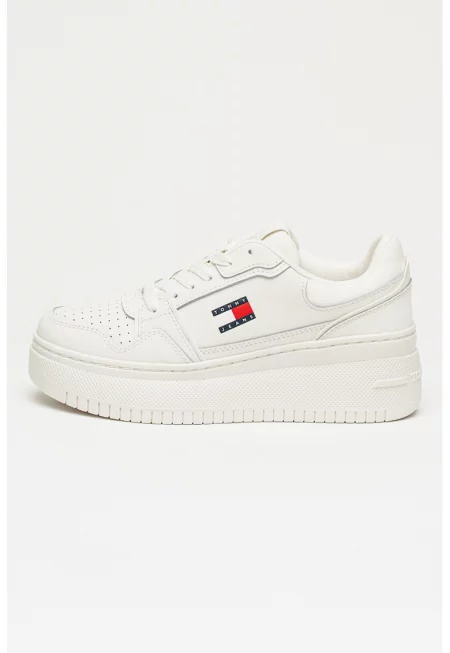 Скосени кожени спортни обувки - Бял