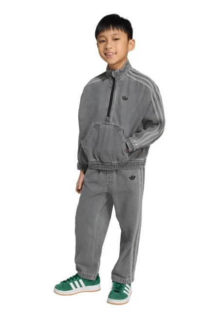 Спортен екип с дънков ефект