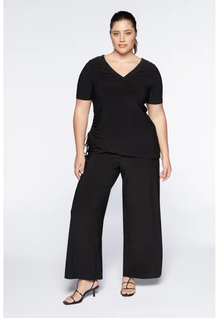 Тениска с шпиц и набирания