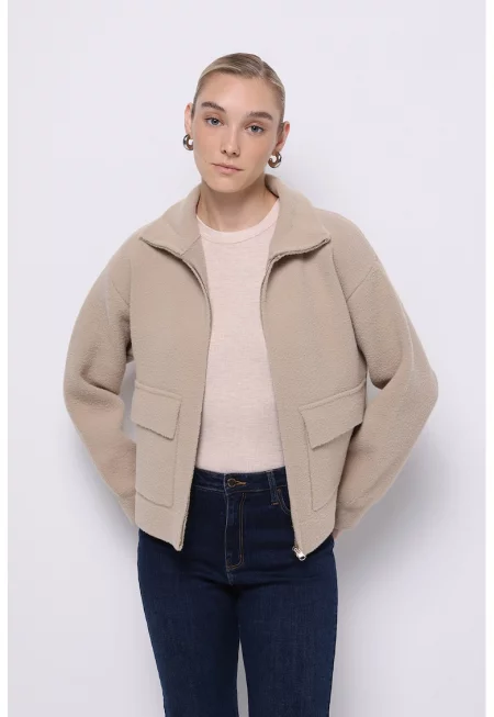 Яке с джобове и висока яка - Светлокафяв