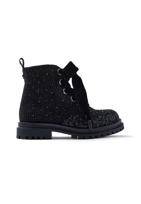 Боти с декоративни камъни