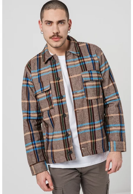 Карирано яке с джобове на гърдите