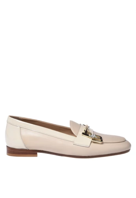 Кожени мокасини с метален монограм