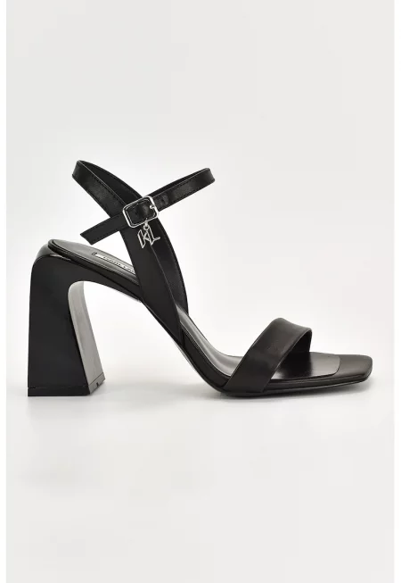 Кожени сандали Astra Nova с масивен ток - Черен