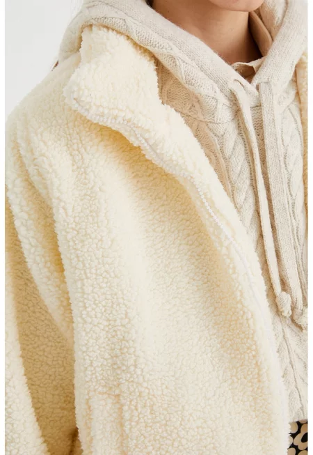 Плюшено зимно яке с качулка