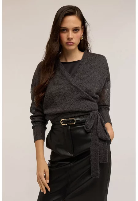 Пуловер с мохер с колан