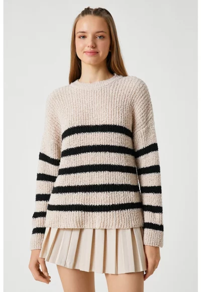 Раиран пуловер с паднали ръкави