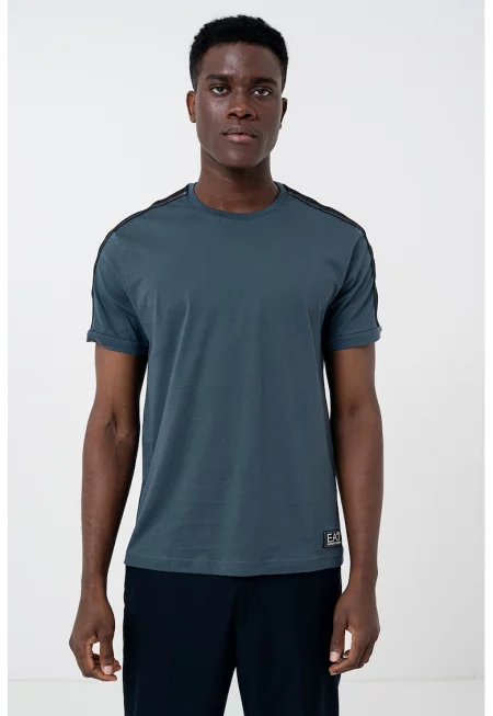 Тениска с овално деколте