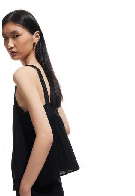 Топ с квадратно деколте