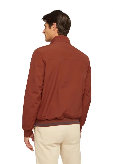 Яке бомбър с ниска яка