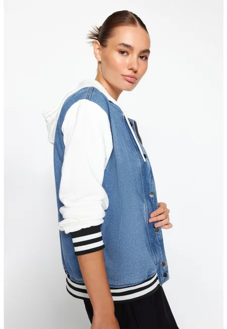 Яке с качулка и дънкови панели