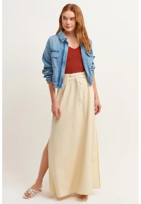 Дълга пола с цепки встрани