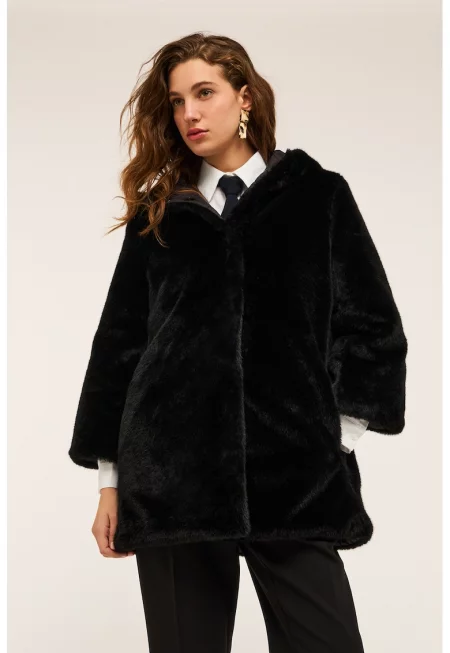 Пухено палто с копчета - Черен