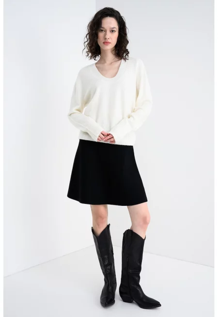 Пуловер с овално деколте - Слонова кост