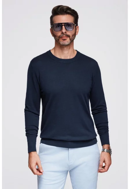 Пуловер с овално деколте