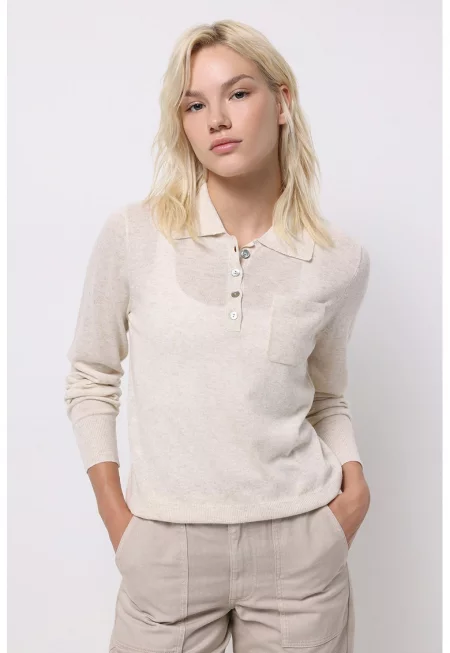 Пуловер с яка