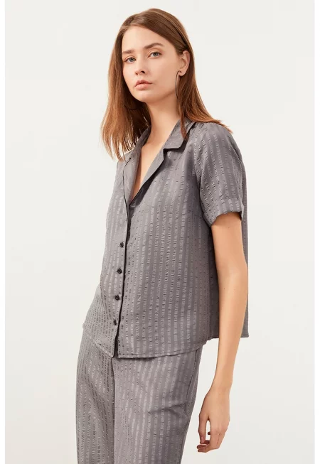 Раирана сатинирана риза - Сив