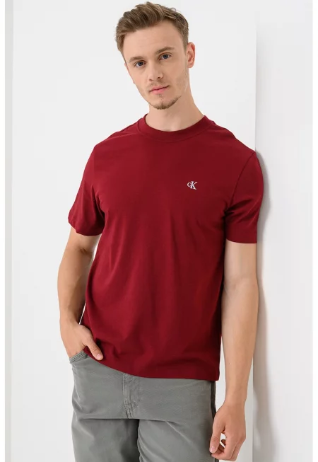 Семпла тениска с овално деколте