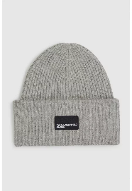 Шапка с вълна