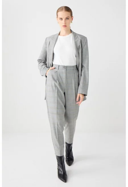 Скосен панталон с каре и вертикален ръб - Бял/Сив