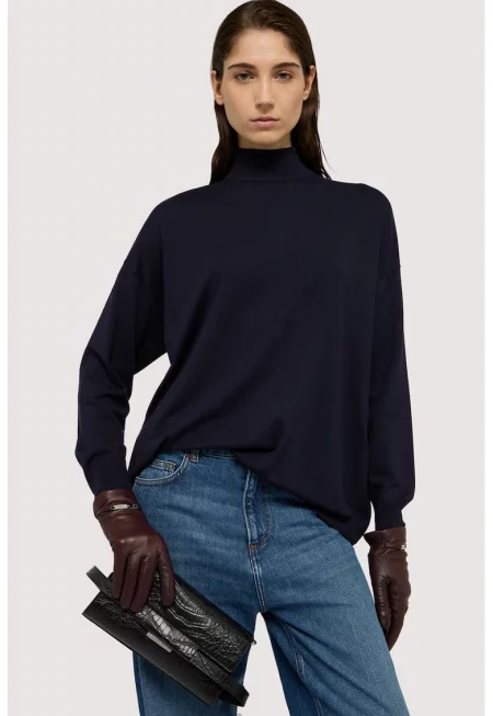 Свободен пуловер със средновисока яка