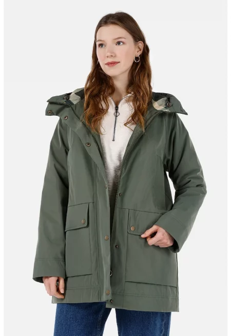 Яке с качулка и уголемени джобове