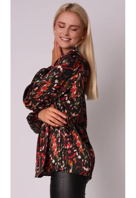 Блуза с абстрактен модел TA534