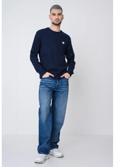 Блуза с овално деколте