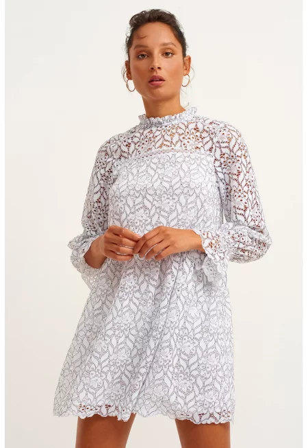 Къса рокля с дантелен дизайн - Бял