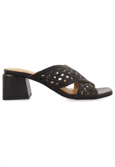Кожени сандали Clarcona със сплетени каишки - Черен