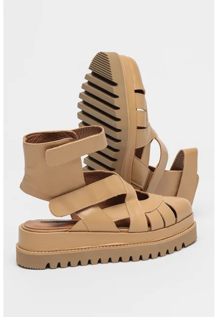 Кожени сандали с равна платформа - Бежов