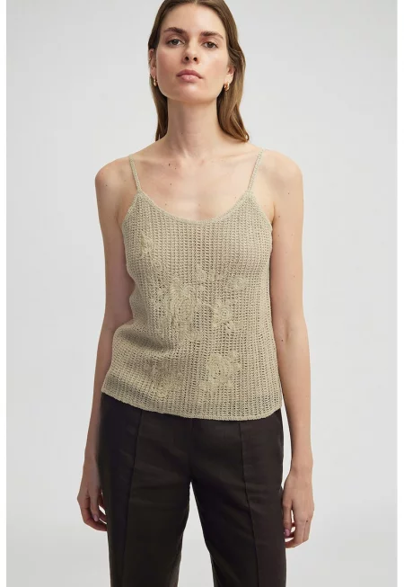 Плетен топ с овално деколте