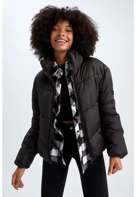 Пухено зимно яке с капитониран дизайн