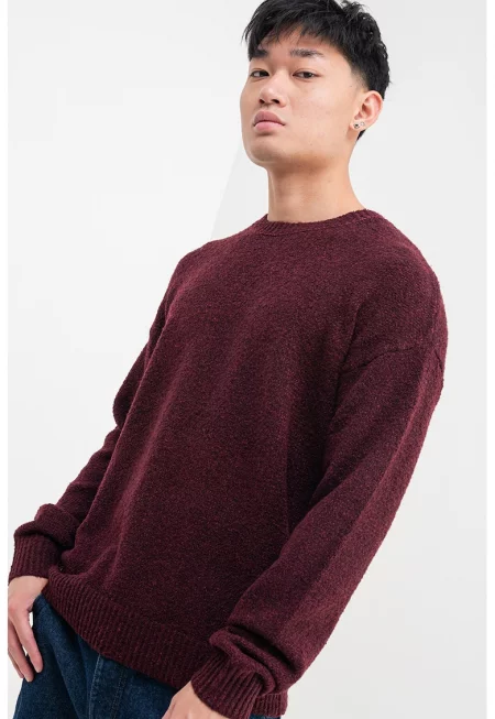 Пуловер с вълна с овално деколте