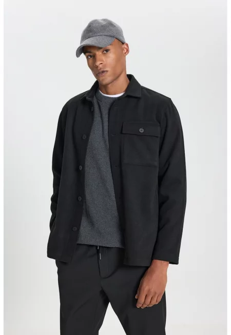 Шакет с джоб на гърдите