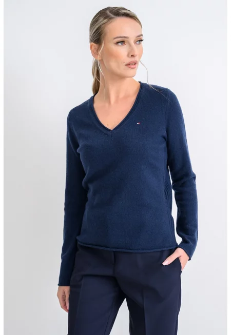 Шпиц пуловер от вълна