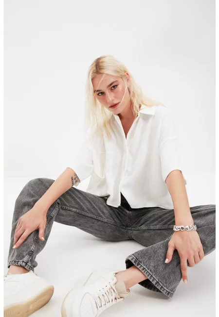 Уголемена риза с джоб отпред