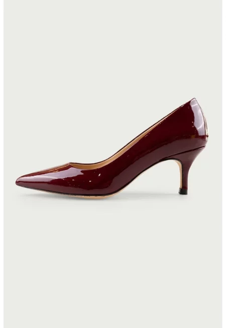 Велурени обувки Julie с остър връх