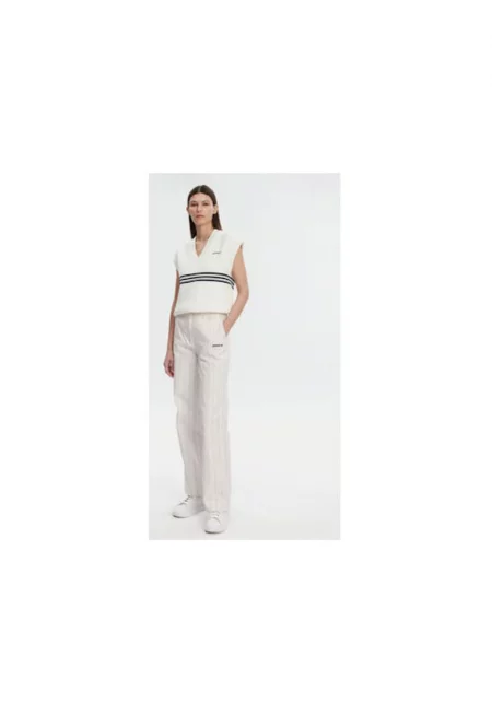 Адидас - Раирана тениска с V-образно деколте