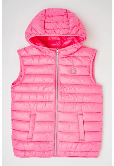 Капитониран елек с качулка