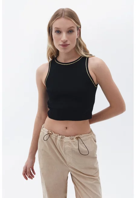 Къс топ с бляскави детайли