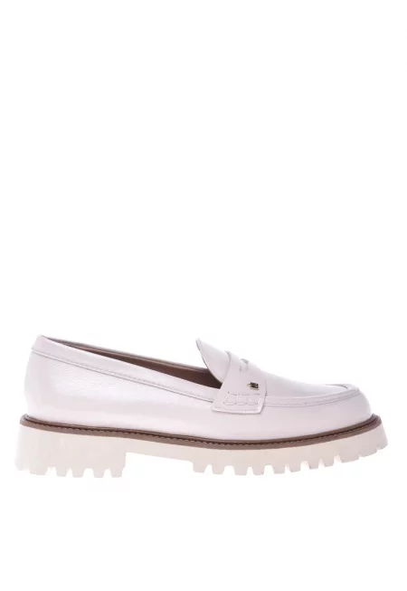 Кожени мокасини с метален монограм