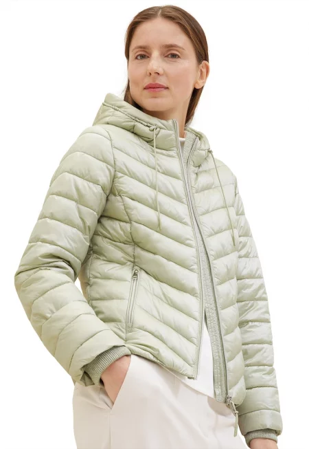 Подплатено зимно яке с капитониран дизайн