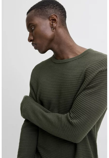 Пуловер с овално деколте