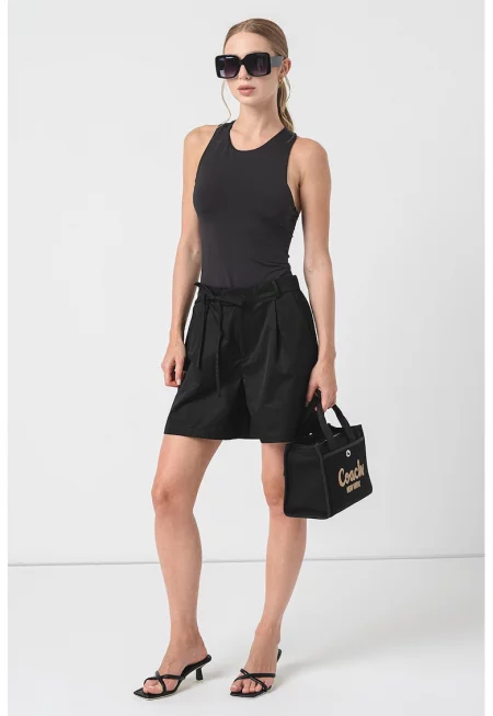 Топ с изрязан гръб