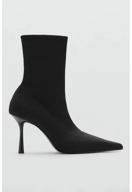 Боти със заострен връх и ток стилето