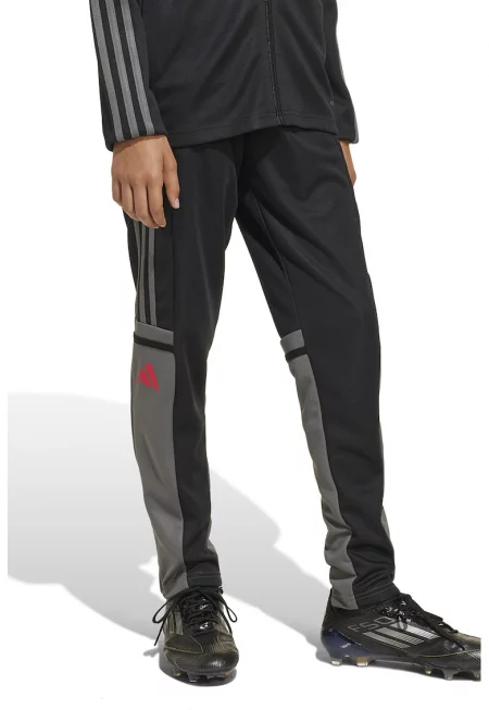 Футболен панталон с цепки на маншетите