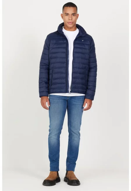 Капитонирано яке с качулка