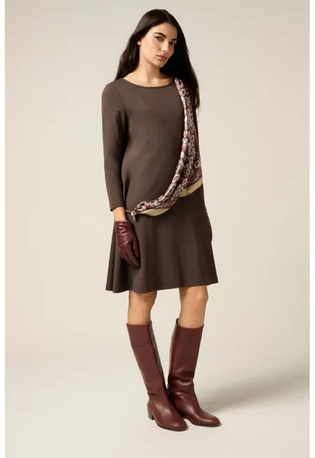 Къса разкроена рокля