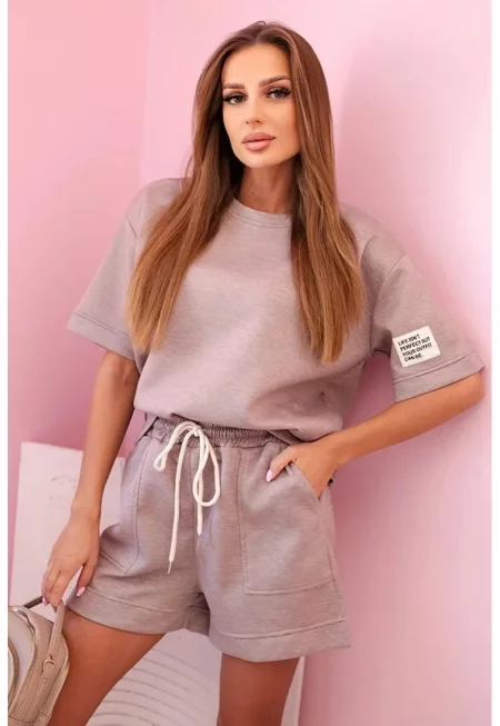 Комплект тениска и къси панталони с висока талия - един размер